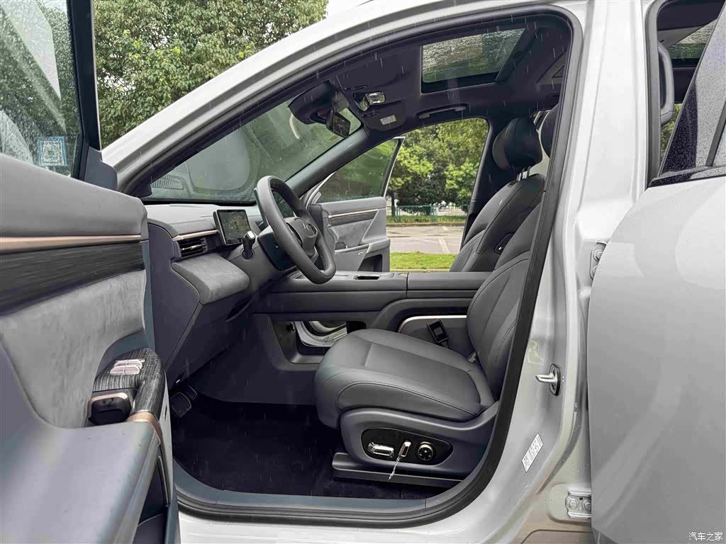DongFeng eπ008, 2025 15
