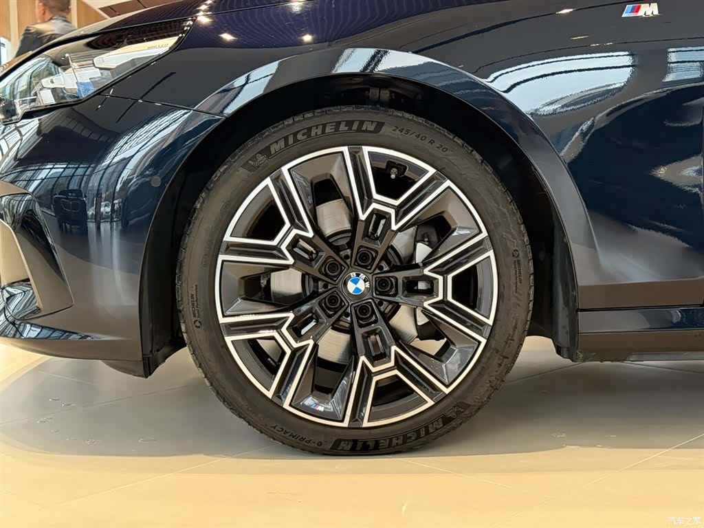 BMW 5 Series, 2025 14