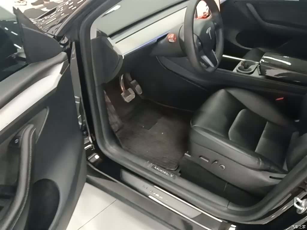 Tesla Model Y, 2023 16