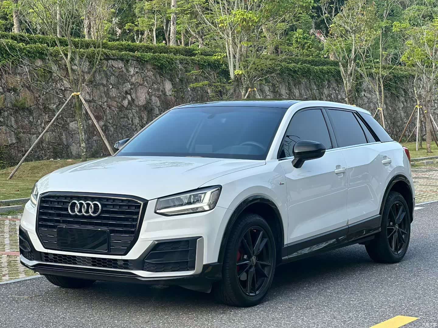 Audi Q2L, 2020 1