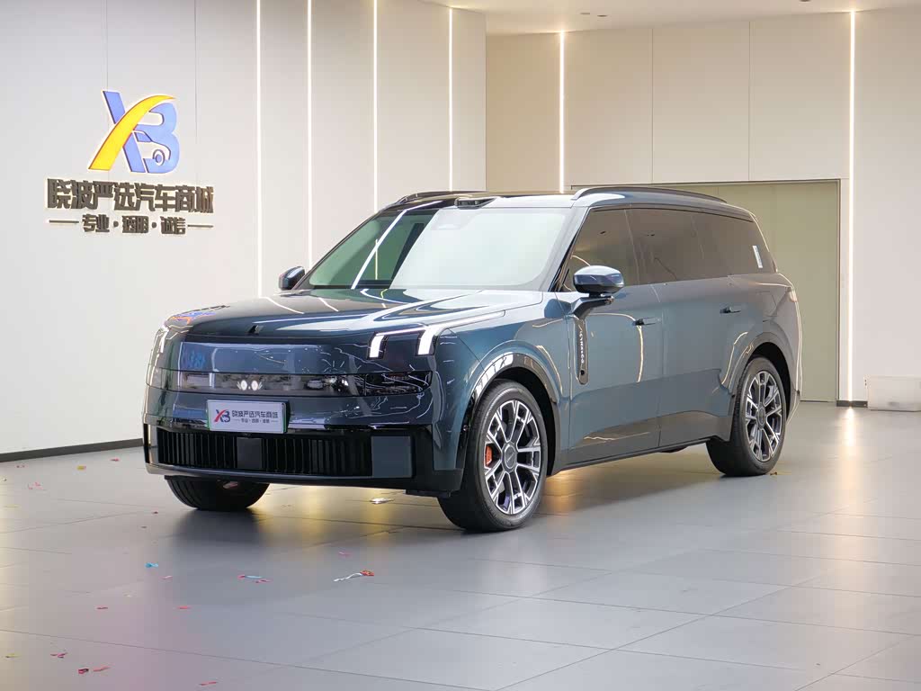 Lynk & Co 900