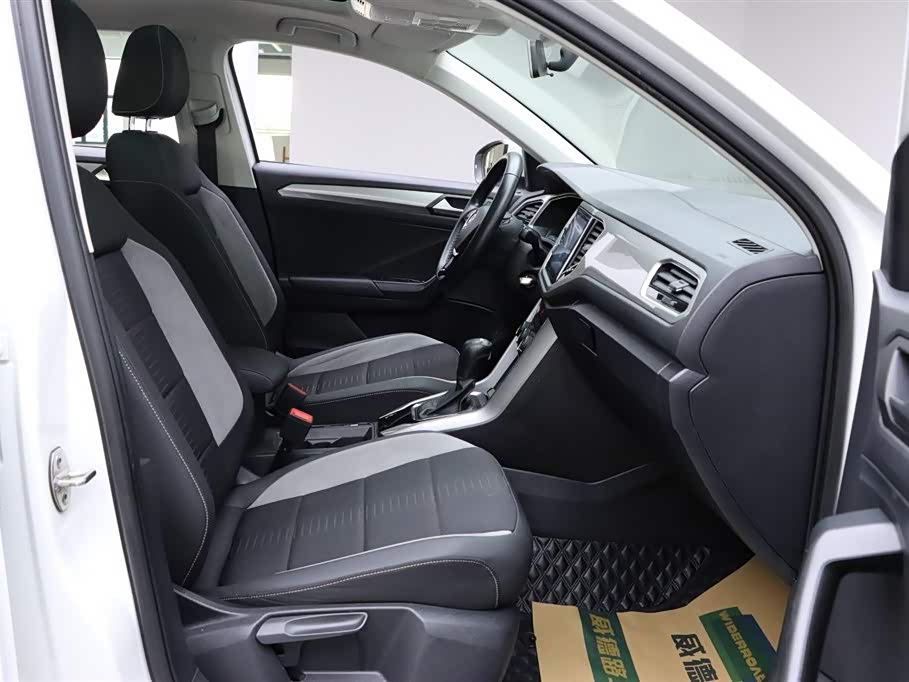 Volkswagen T-ROC exploring Songs