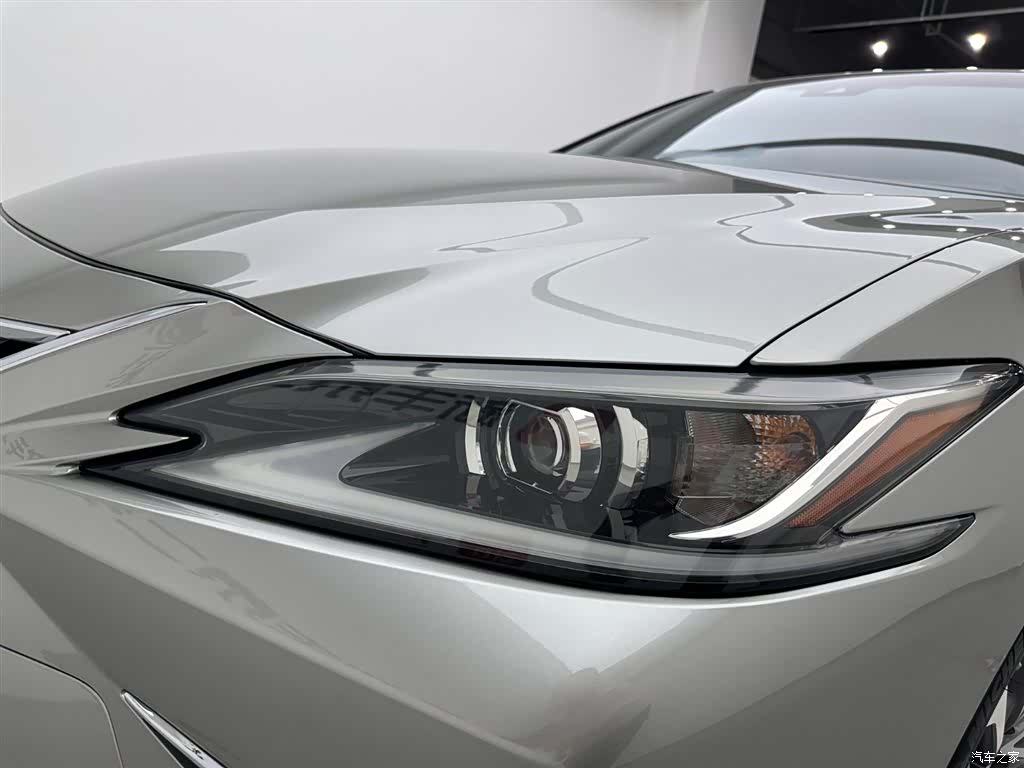 Lexus ES, 2023 31