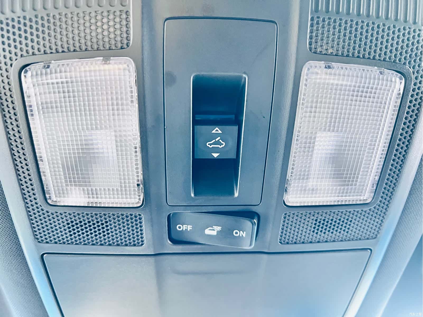 Mazda CX-4, 2023 12