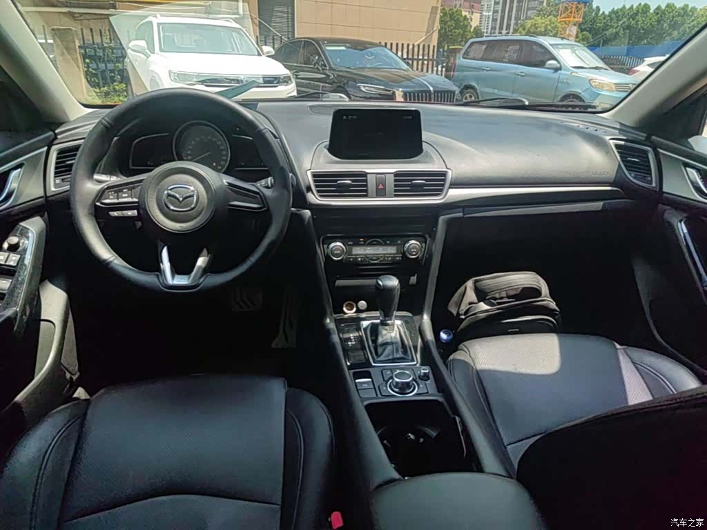 Mazda Mazda3, 2017 10