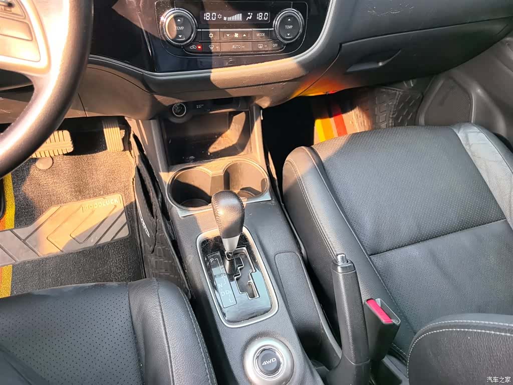 Mitsubishi Outlander, 2015 13