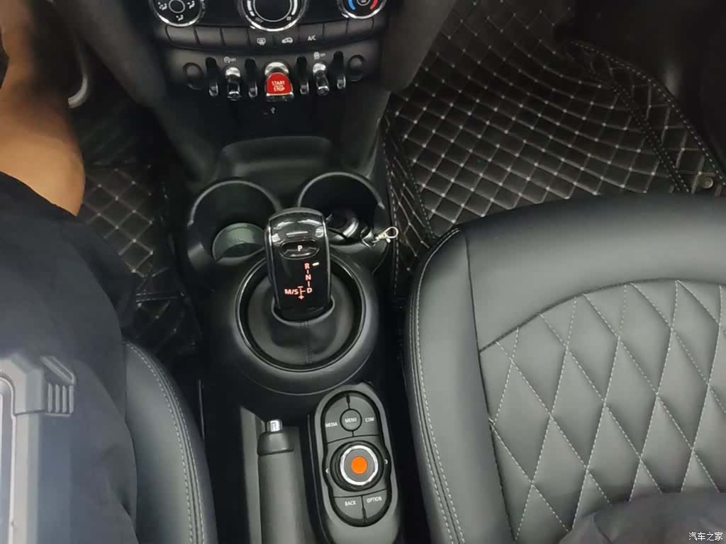 Mini ONE, 2019 14