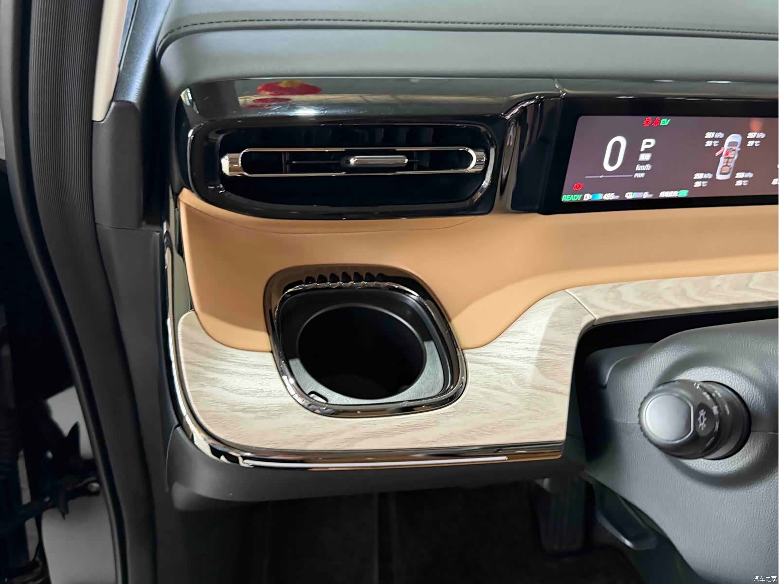 Trumpchi E8, 2025 6