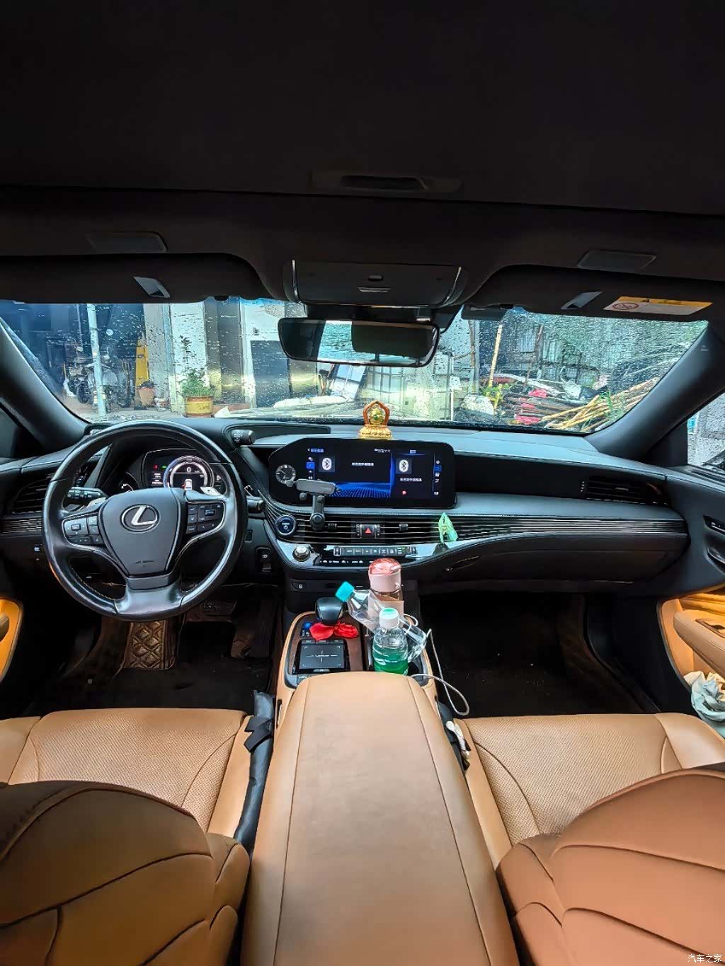 Lexus LS, 2023 4