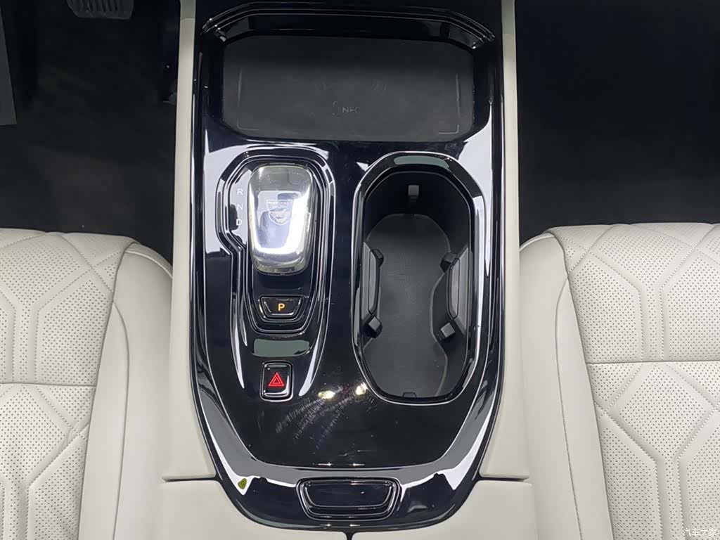 Volvo EM90, 2024 21
