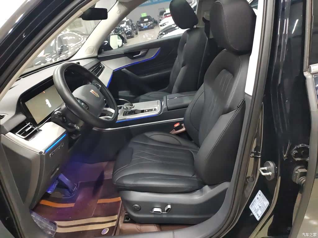 Hongqi HS5, 2025 11