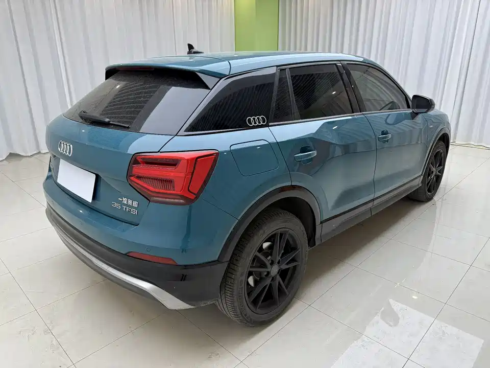 Audi Q2L