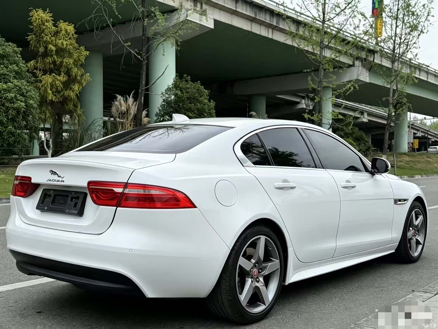 Jaguar XE, 2016 9