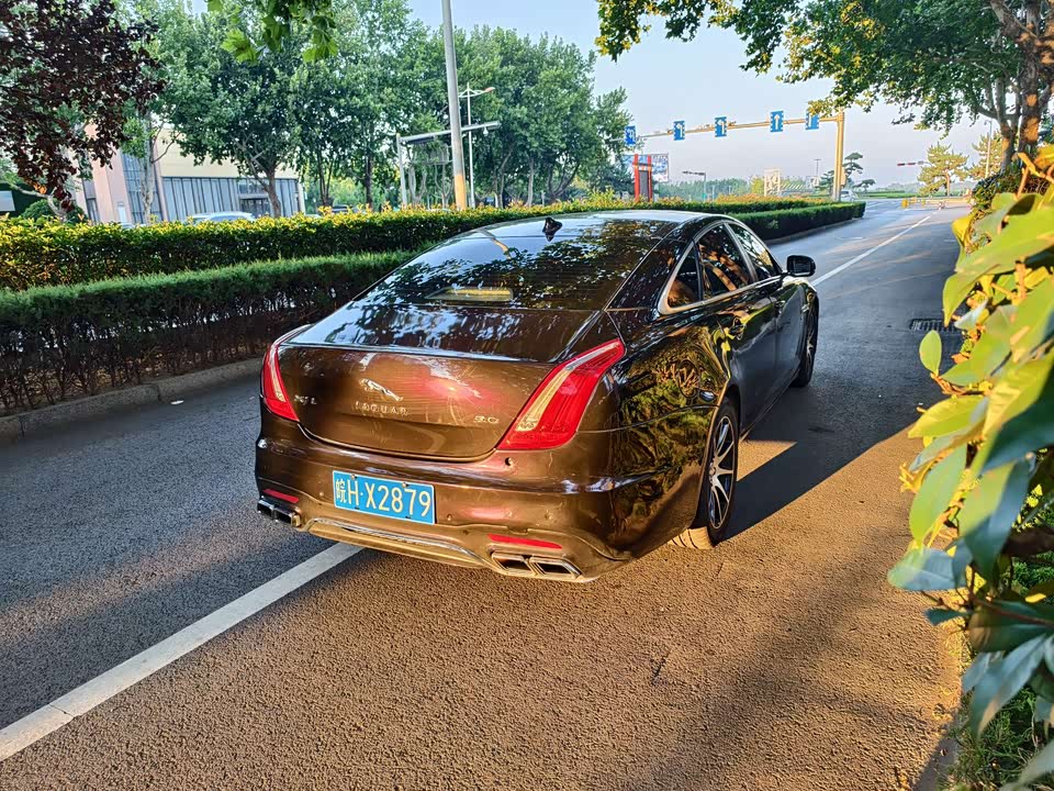 Jaguar XJ Jaguar XJ