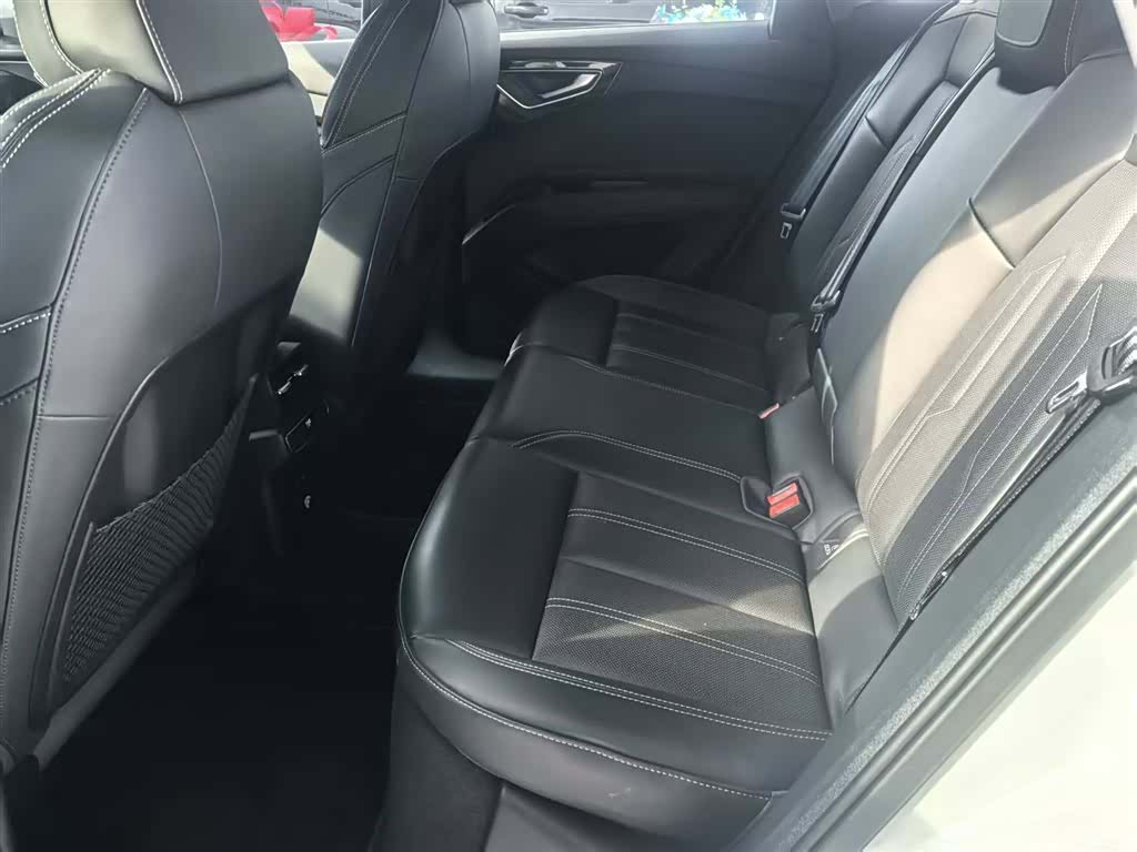 Audi Q4 e-tron, 2024 9
