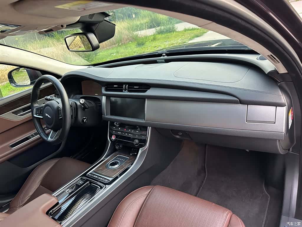 Land Rover XFL, 2019 17