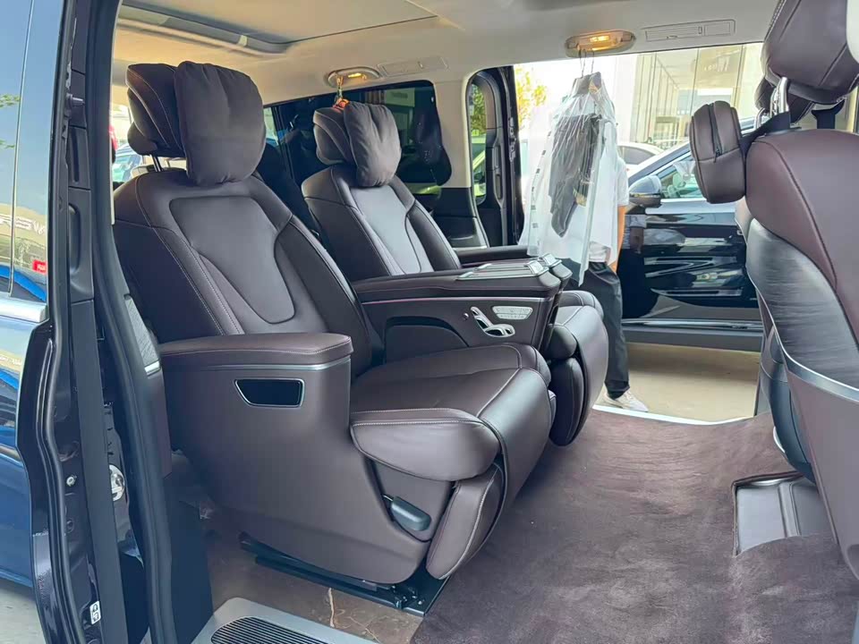 Mercedes-Benz V-class