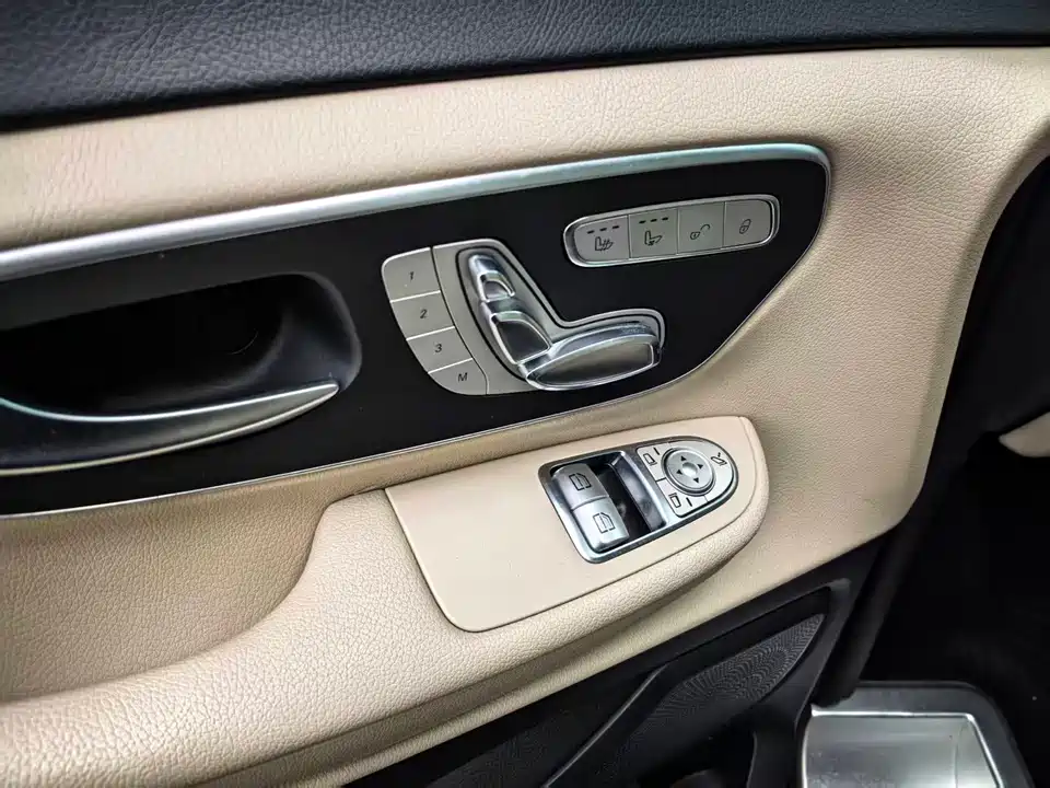 Mercedes-Benz V-class