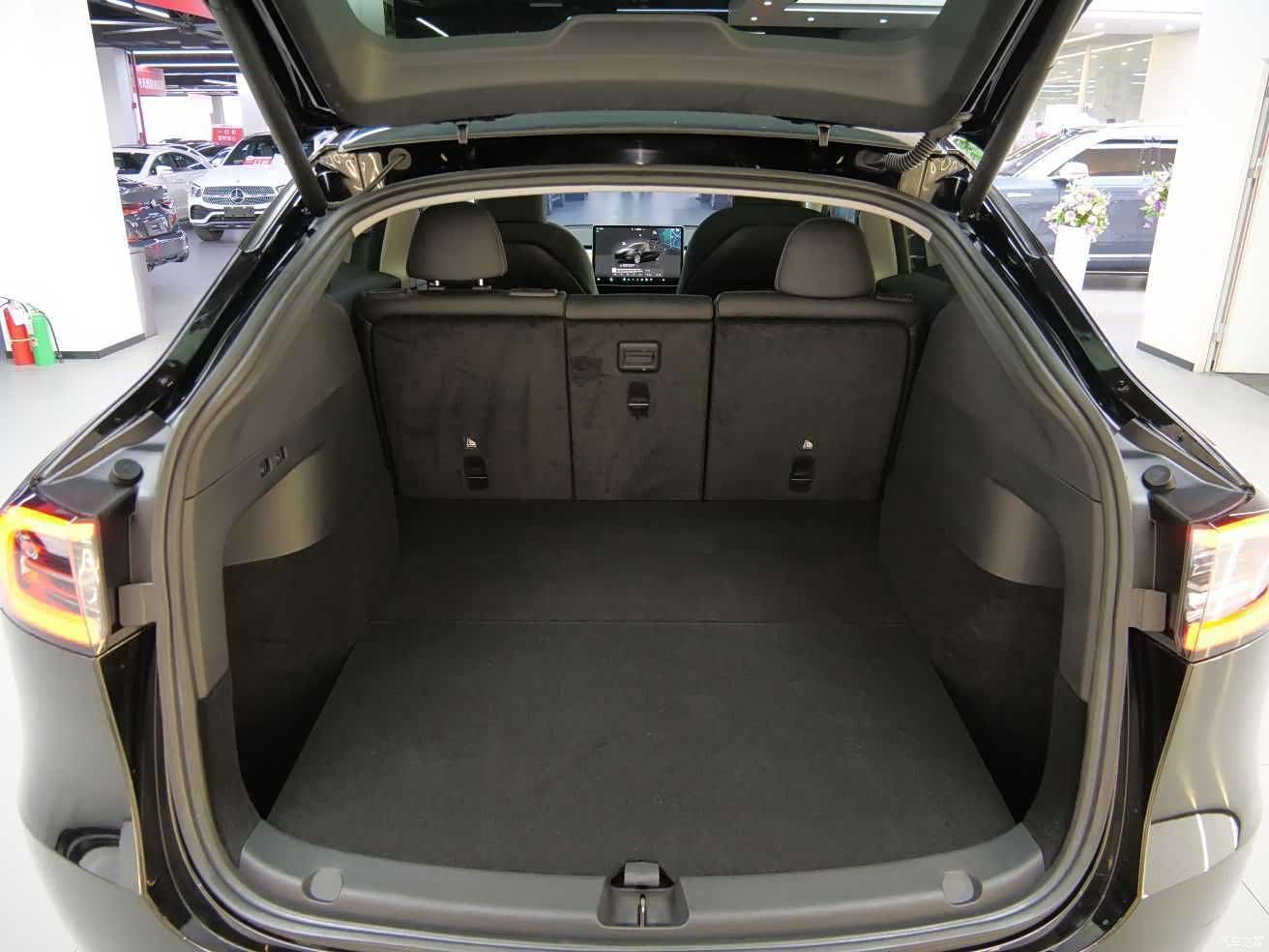Tesla Model Y, 2022 18