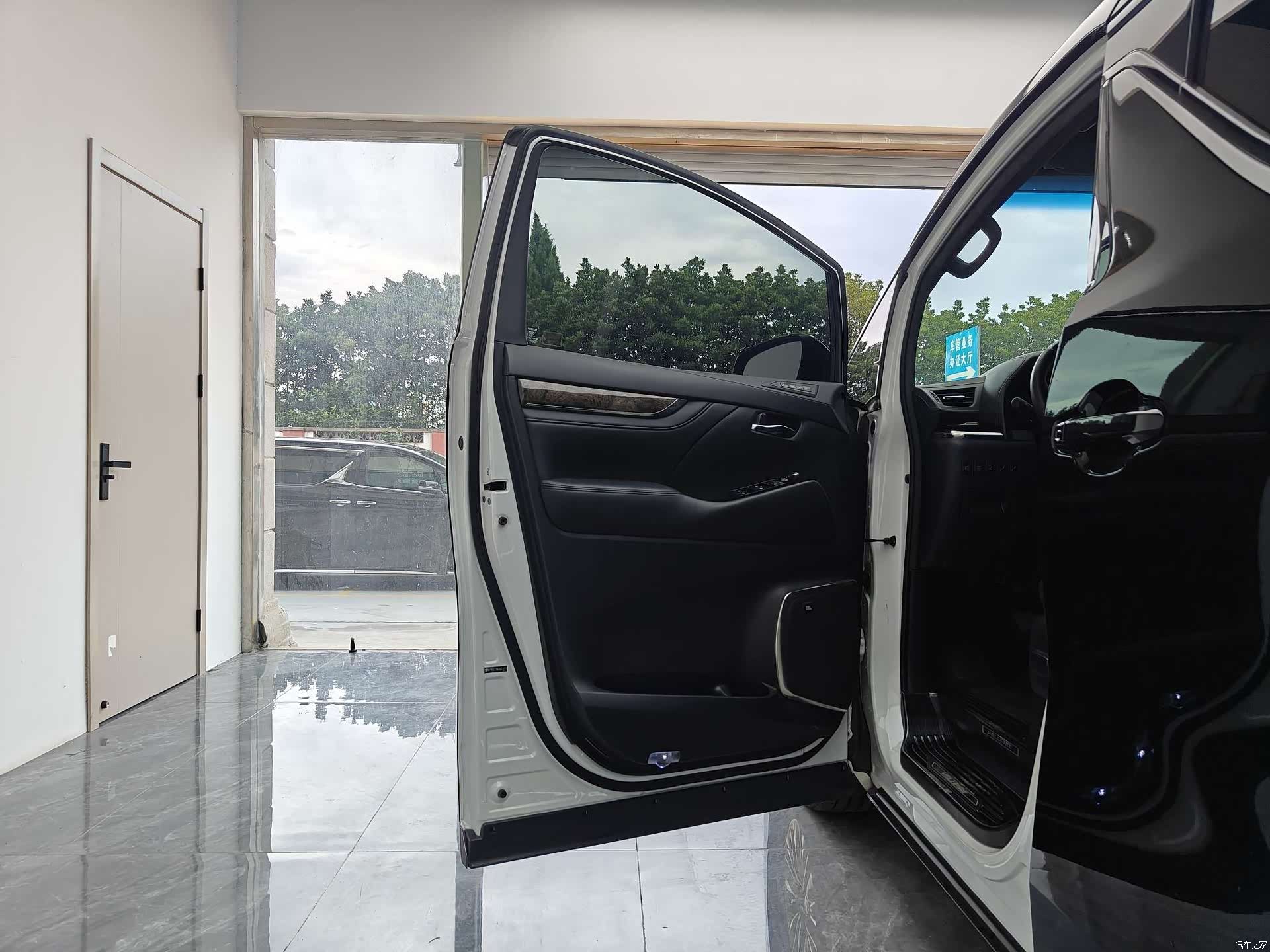 Toyota Alphard, 2020 8