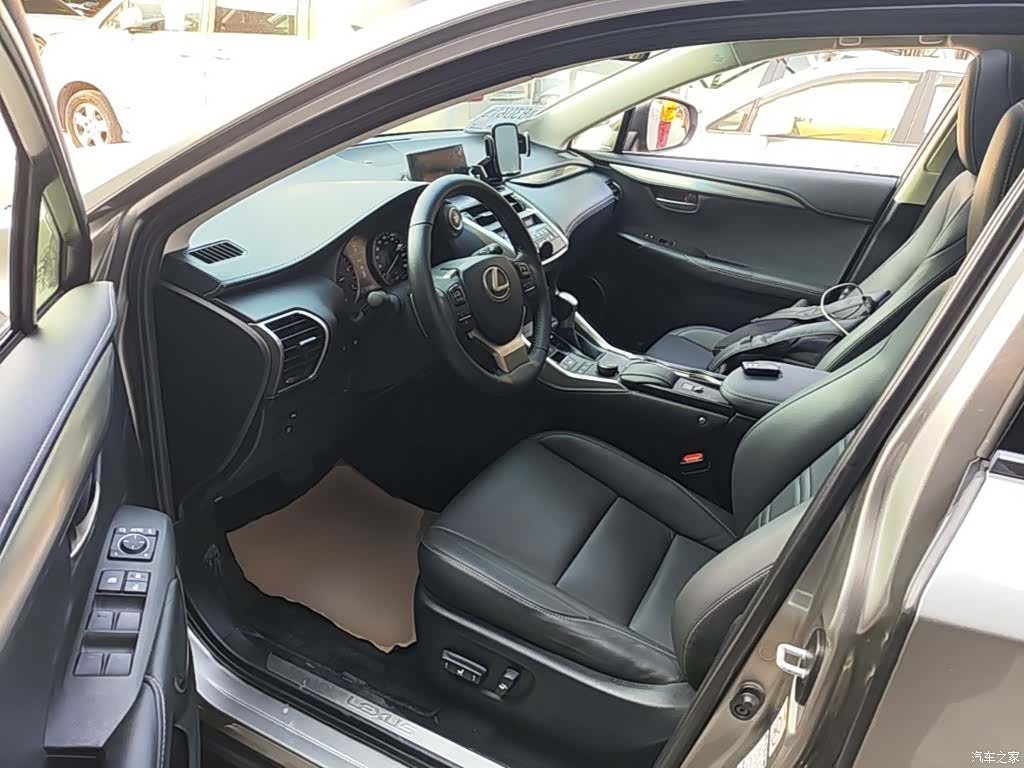 Lexus NX, 2015 12