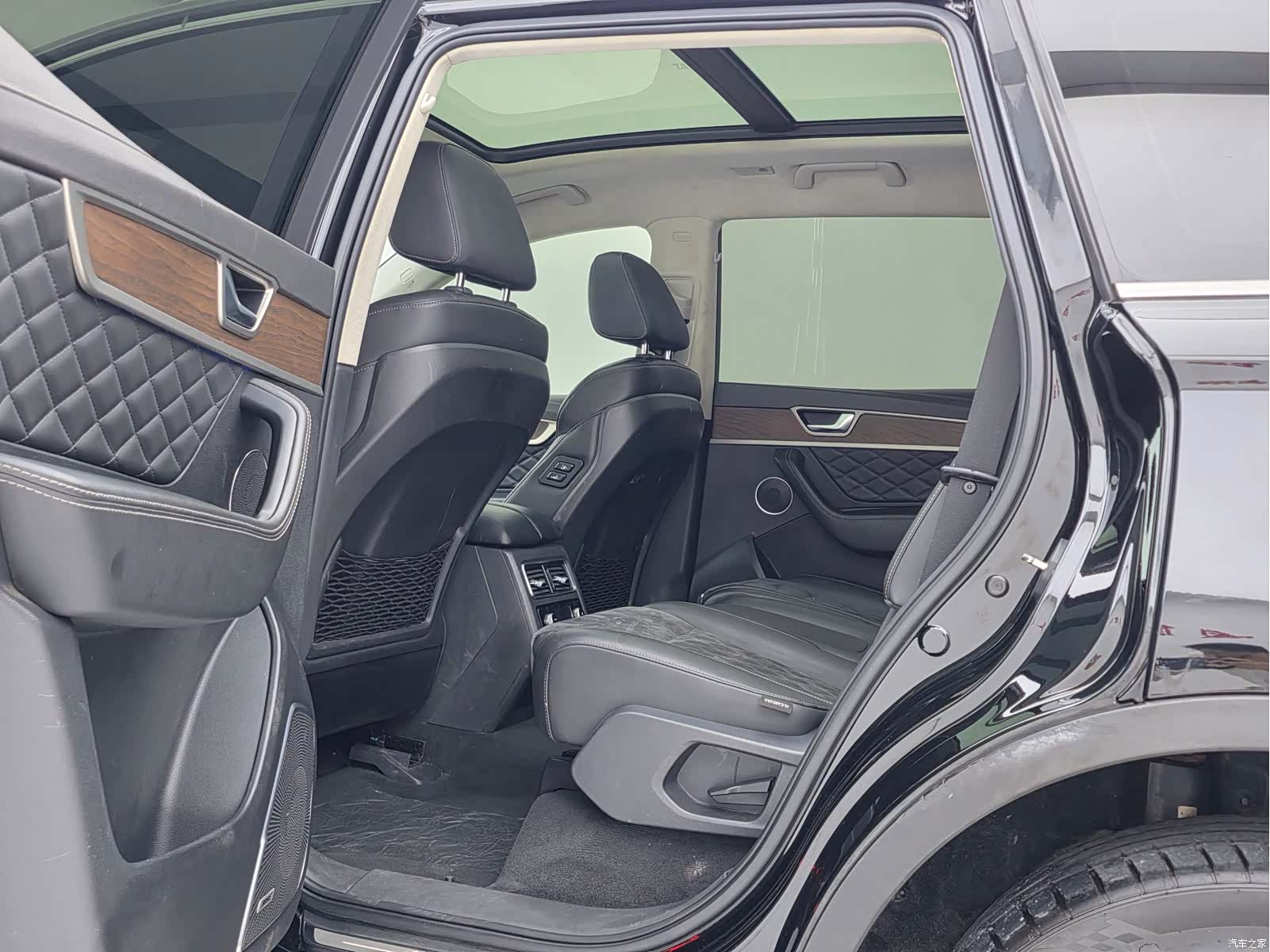 Hongqi HS7, 2021 10