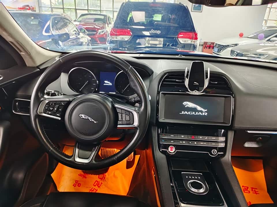 Jaguar F-PACE Jaguar F-PACE