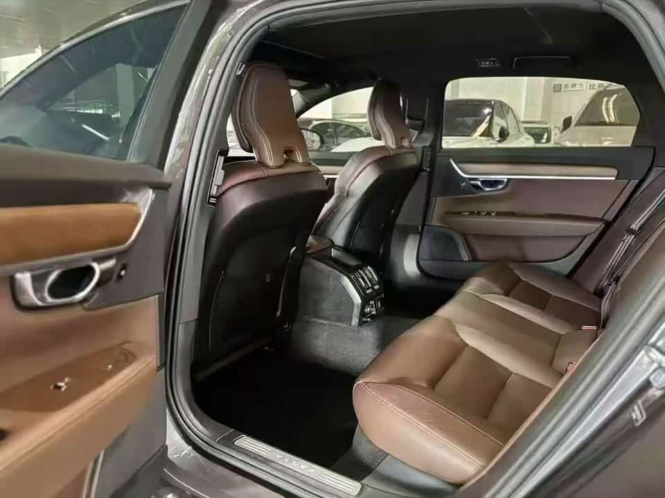 Volvo S90