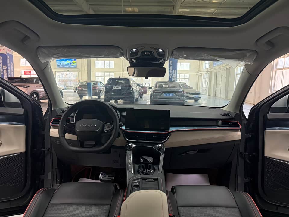 Lynk & Co 06
