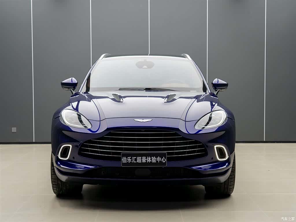 Aston Martin DBX, 2023 3