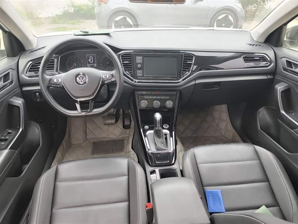Volkswagen T-ROC exploring Songs