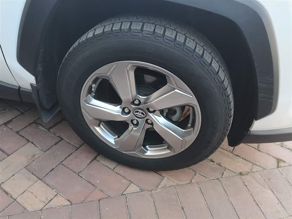 Toyota RAV4 Rongfang