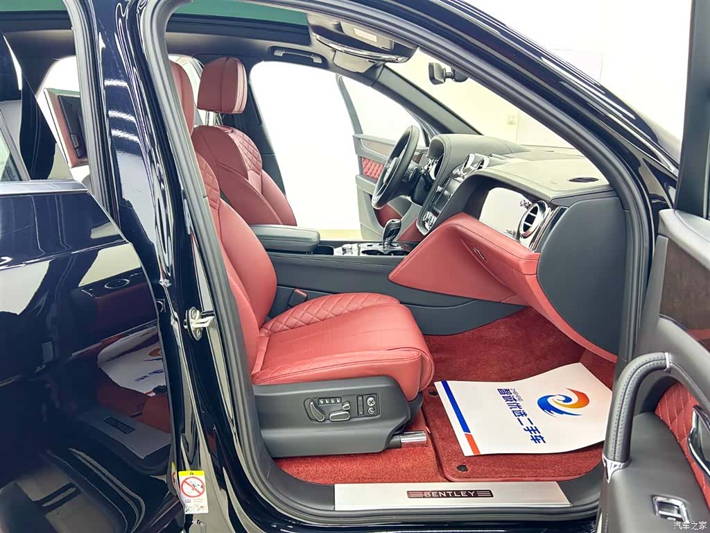 Bentley Bentayga, 2018 15