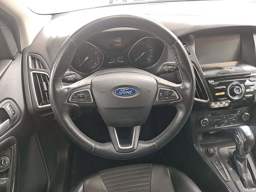 Ford Focus, 2015 11