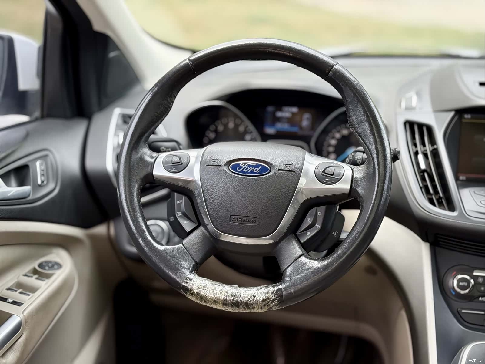 Ford Kuga, 2014 7