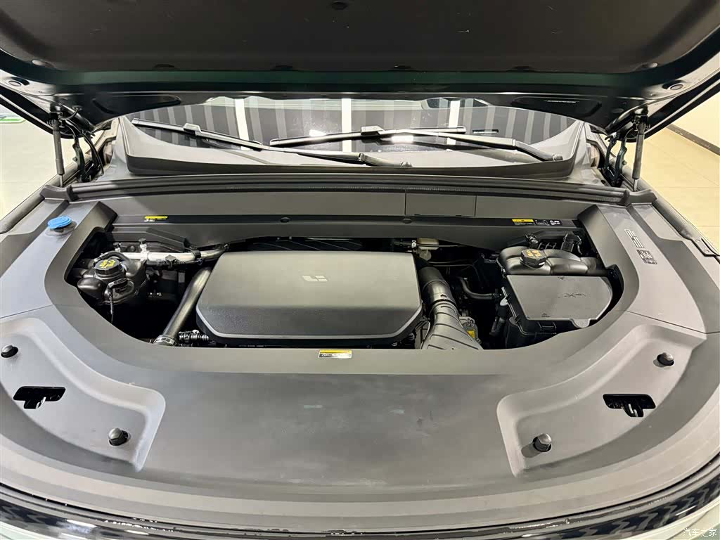 Li Auto L9, 2025 11