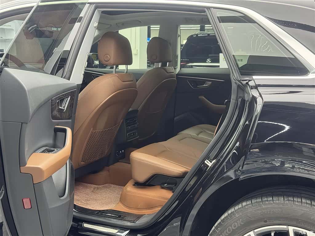 Audi Q8, 2020 7