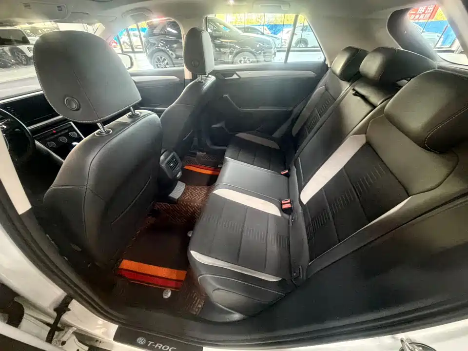 Volkswagen T-ROC exploring Songs