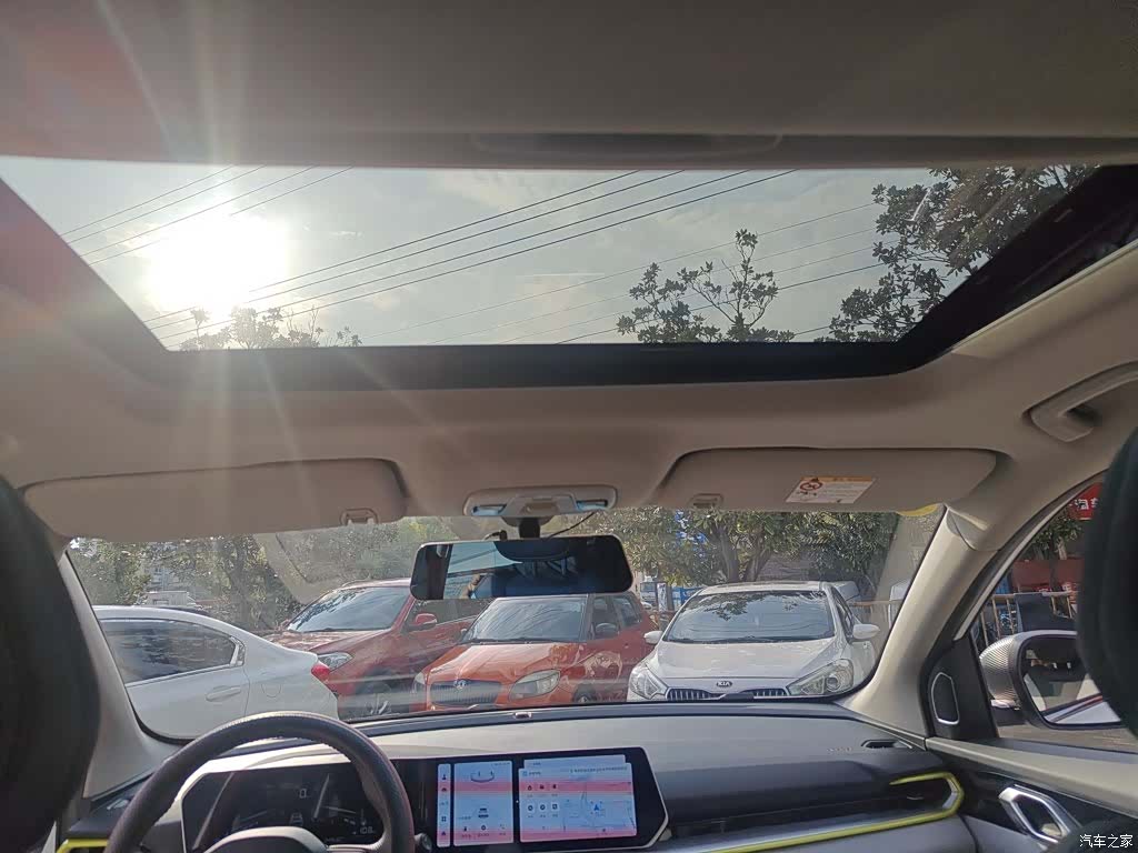 Geely Coolray, 2022 15