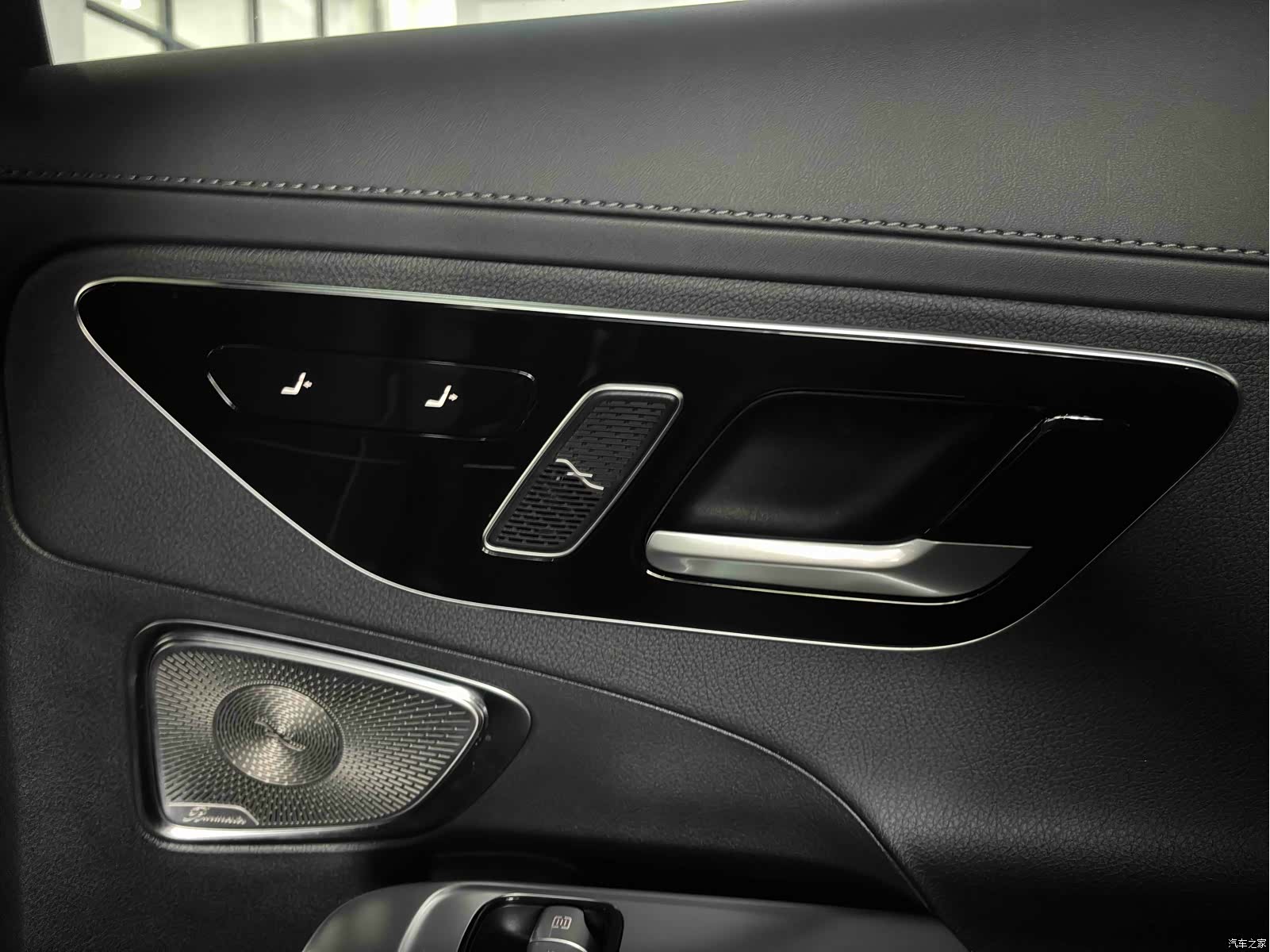 Mercedes-Benz C-Class, 2024 27