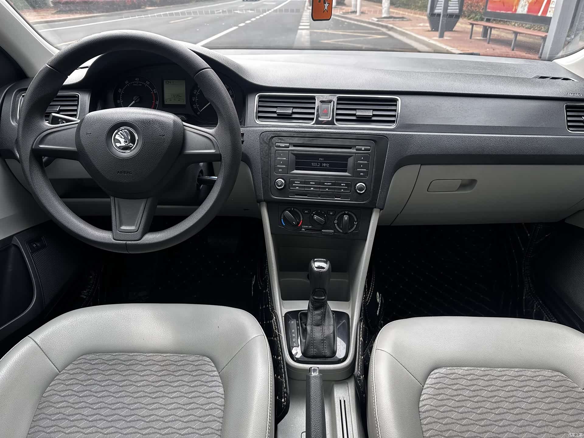 Skoda Rapid, 2017 11