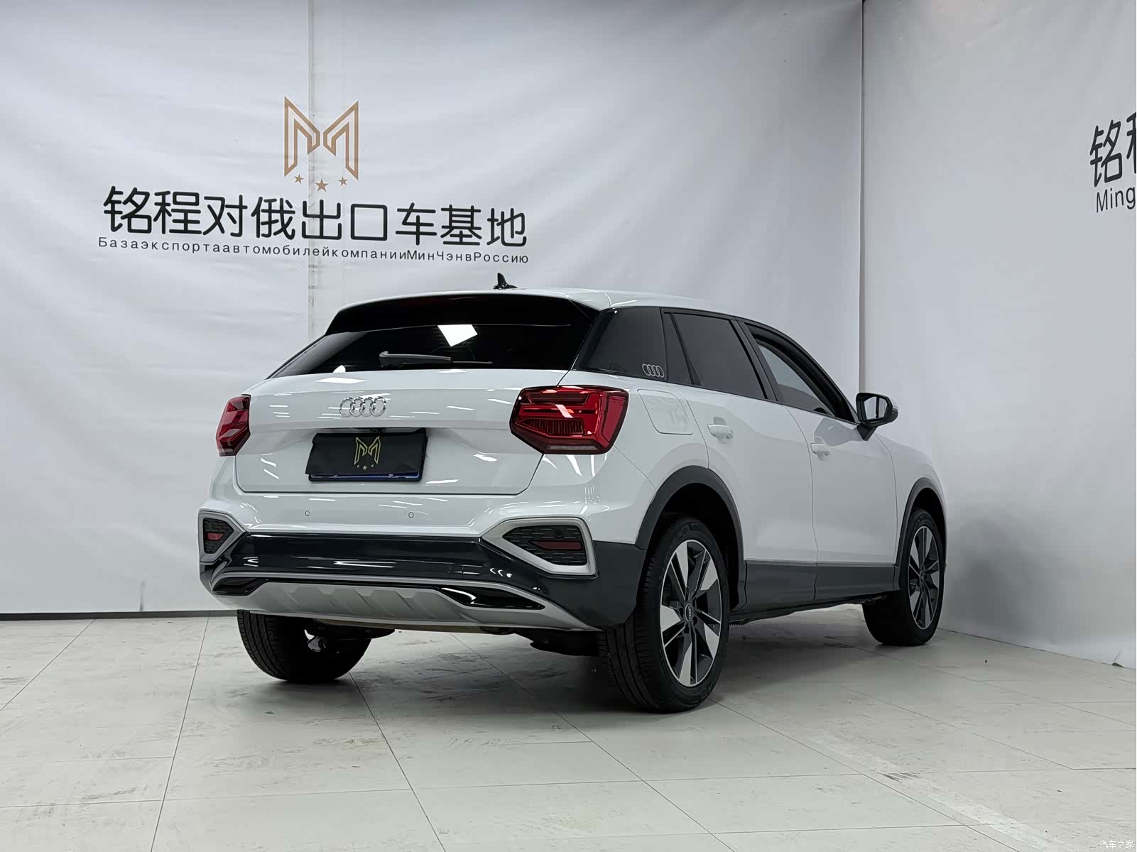 Audi Q2L, 2023 4