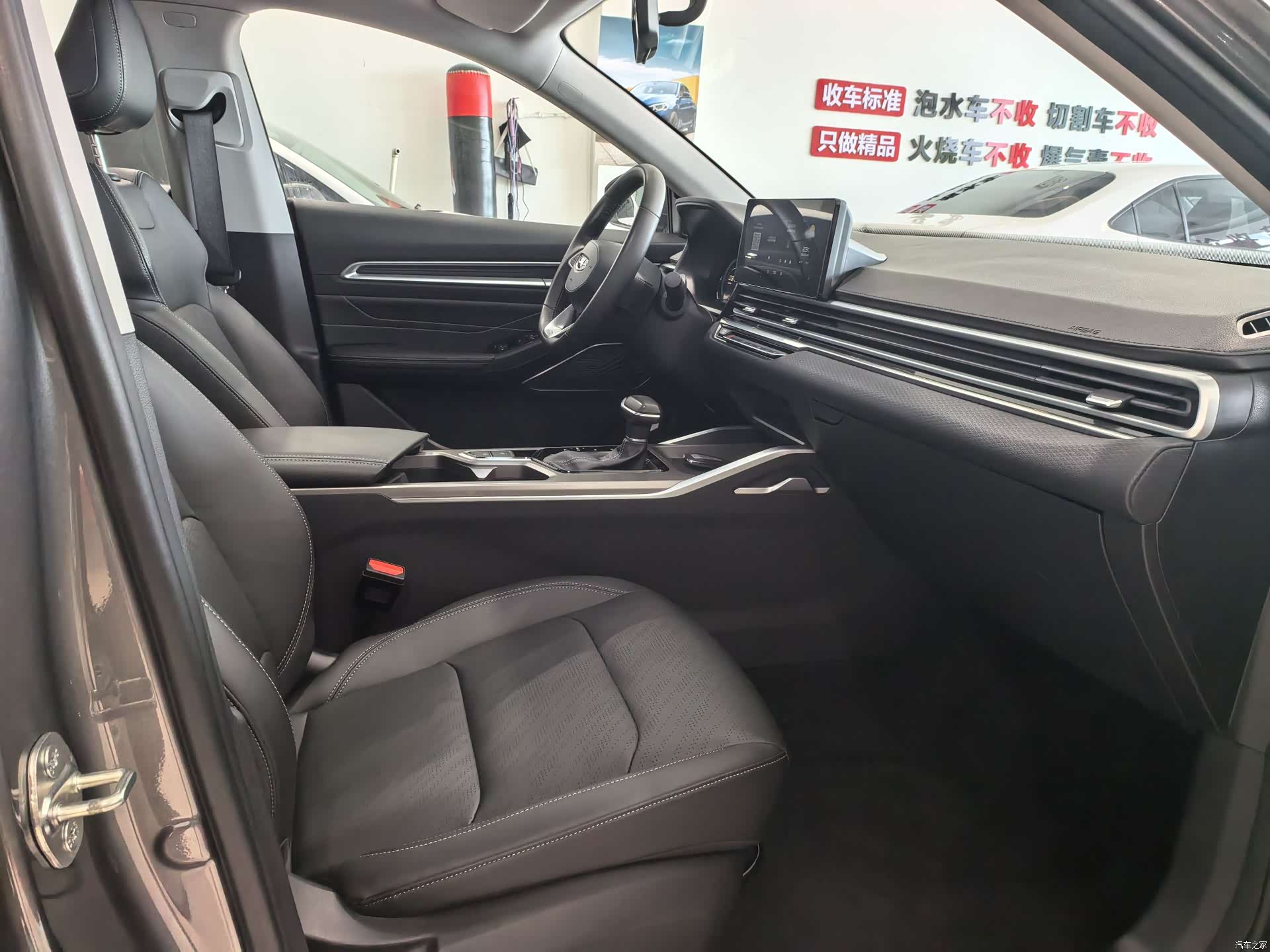 Geely Emgrand, 2022 15