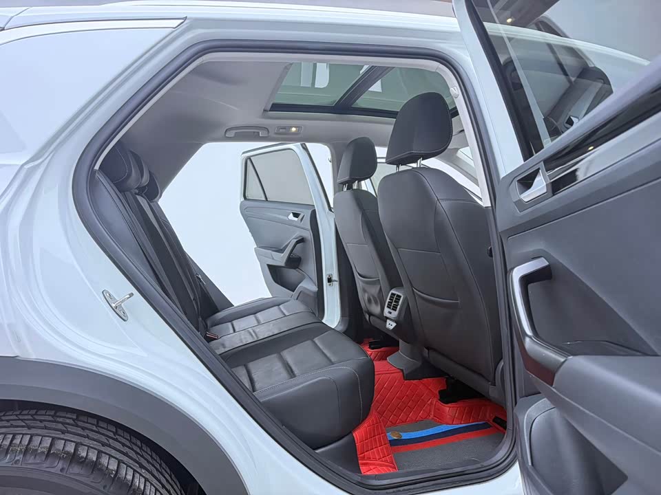 Volkswagen T-ROC exploring Songs