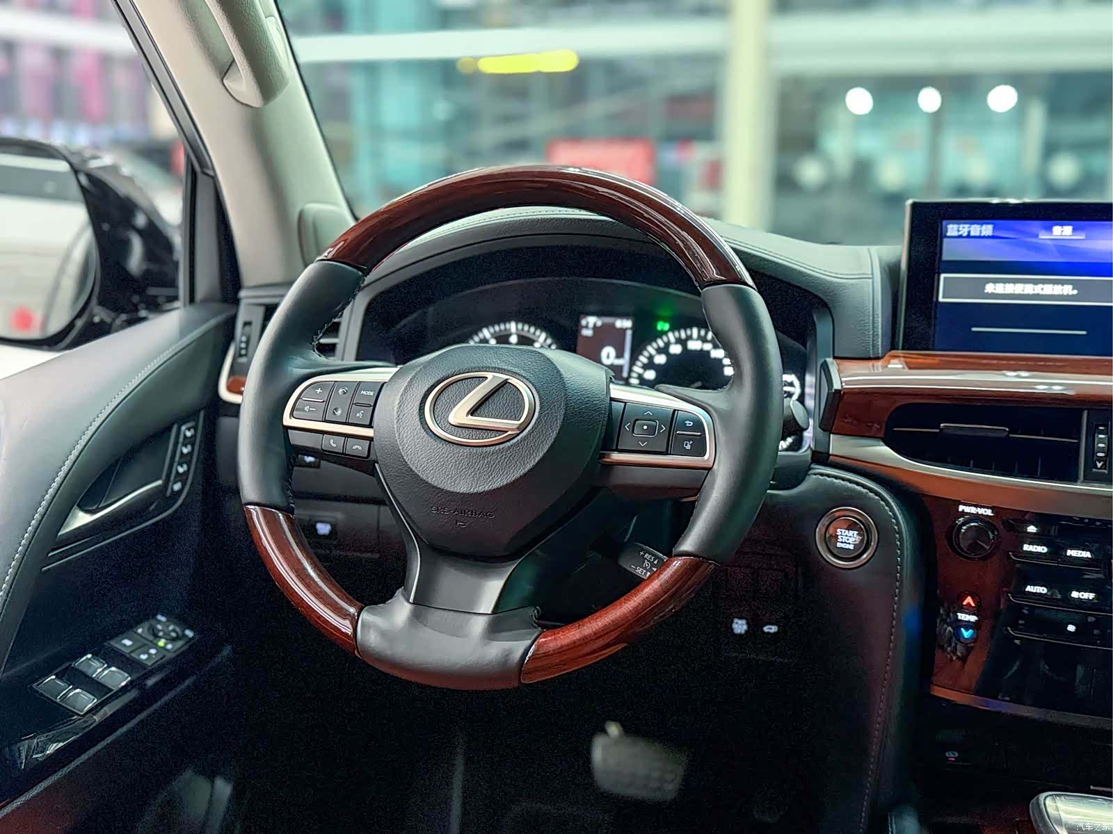 Lexus LX, 2019 12