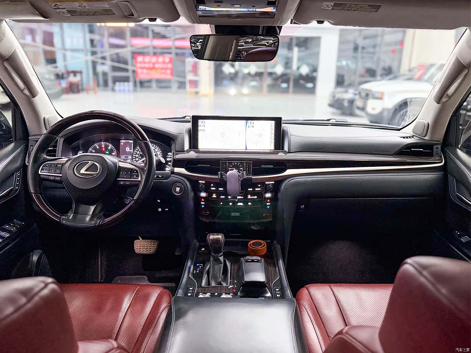 Lexus LX, 2019 8