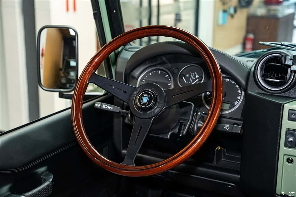 Land Rover Defender, 2017 12