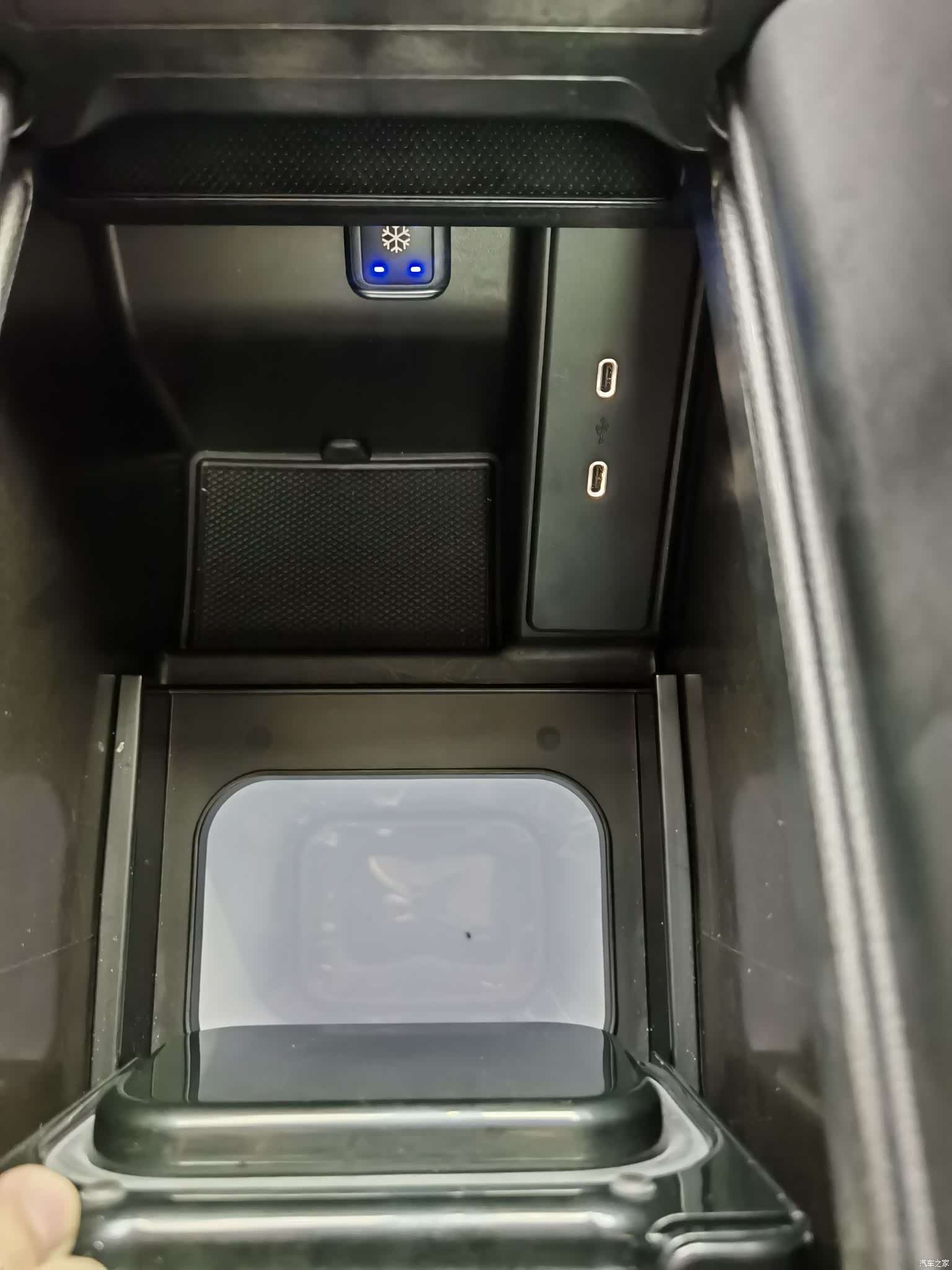 Mercedes-Benz V-Class, 2024 14