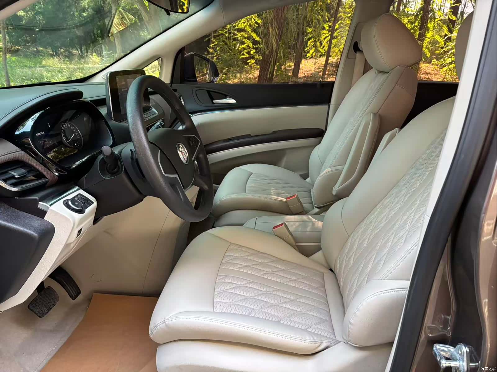 Buick GL8, 2022 6