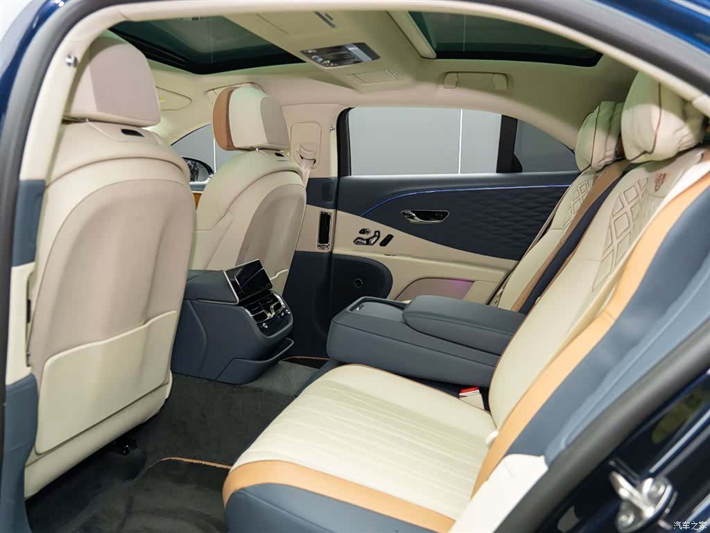 Bentley Flying Spur, 2023 12